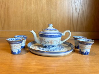 Chinese Blue & White 4 Cup And Teapot Set