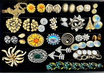 Lot Of Vintage Earrings, Brooches & Bracelets