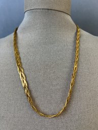 17 Inch Gold Tone Fashion Necklace.