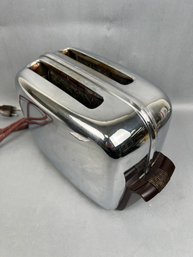 Vintage 1950 Toastmaster Model 1B14 Toaster.