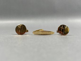 Set Of Cufflinks And Tie Tack - Gold Finish
