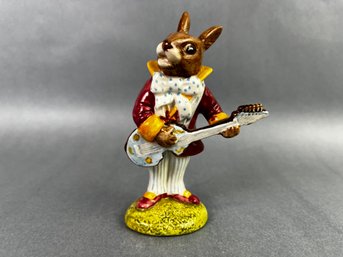 Mr. Bunnybeat - Strumming D8 16 Royal Doulton