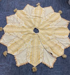 Gold Lined Xmas Tree Skirt With Tassels
