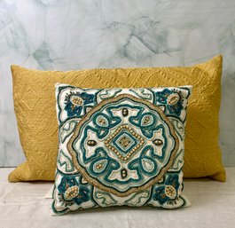 2 Decorative Pillows