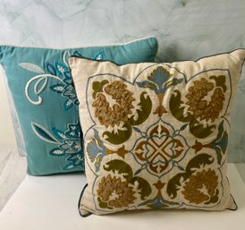 2 Decorative Pillows