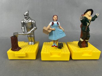 Wizard Of Oz Characters On The Yellow Brick Road That Attach To Each Other