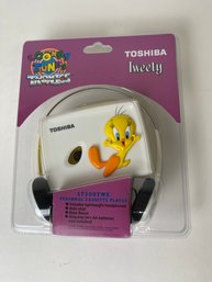 SEALED Toshiba Looney Tunes LT300TWE Personal Cassette Player