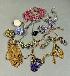 Lot Of Broken Or Single Pieces Of Jewelry