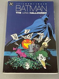 Soft Cover Graphic Novel DC COMICS BATMAN THE LONG HALLOWEEN