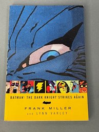Soft Cover Graphic Novel DC COMICS BATMAN THE DARK KNIGHT STRIKES AGAIN MILLER