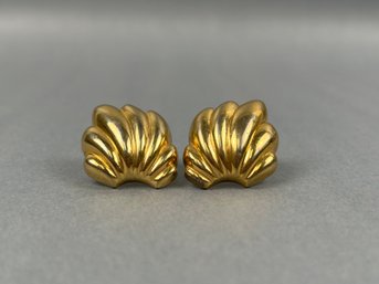 Vintage Goldtone Leaf Earrings