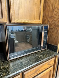 Vintage 1983 Hotpoint Faux Woodgrain Microwave *LOCAL PICKUP ONLY - NO SHIPPING*