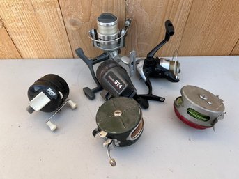 Lot Of Fishing Reels: Higgins, Lebco, FX, Abumatic *Local Pick-Up Only*