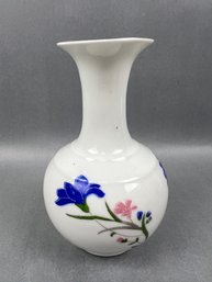 Chinese Porcelain Blue Flower Vase.