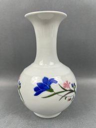 Chinese Porcelain Blue Flower Vase.