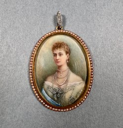 14 K Gold Pendant With Gentle Lady On Front