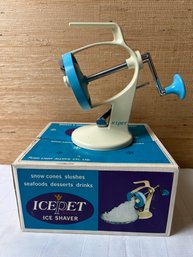 Vintage Icepet Deluxe Ice Shaver. *LOCAL PICKUP ONLY - NO SHIPPING*