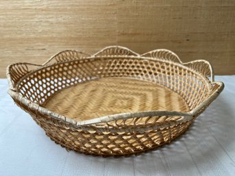 Round Wicker Basket. *LOCAL PICKUP ONLY - NO SHIPPING*