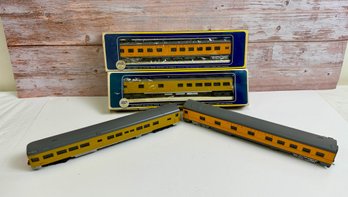 AHM Trains: 2 Union Pacific Sleepers And 2 Observation Cars