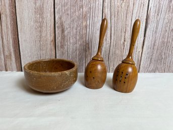 Vintage Oliv-Art Wood Salt & Pepper Shakers And Bowl *Local Pick-Up Only*