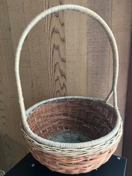 Wicker Basket With Handle. *LOCAL PICKUP ONLY - NO SHIPPING*