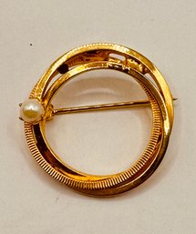 Gold Tone Circle Pin W/faux Pearl