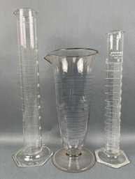 3 Professional Beakers.