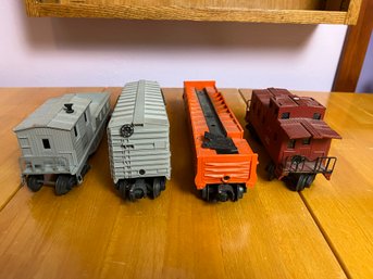 4 Vintage Lionel Rail Cars.