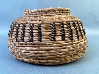 Buzzard Gulch Cherokee Hand Made Pine Needle Basket.