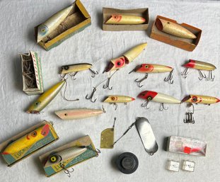 Vintage Assortment Of Fishing Catchers And Hooks Lot