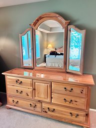 Impressions By Thomasville 8 Drawer Dresser With Adjustable Mirror.