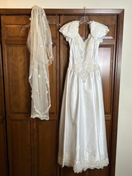 Vintage Gown Wedding Dress And Veil *LOCAL PICKUP ONLY - NO SHIPPING*