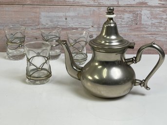 Les Meilleurs Tea Kettle And Four Glass Tea Cups *Local Pick Up Only*