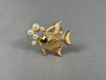 Goldtone Fish Brooch Blowing Faux Pearl Bubbles