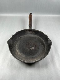 Smart Cast Iron Pan With Wood Handle