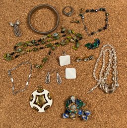 Lot Of Costume Jewelry Bits & Baubles