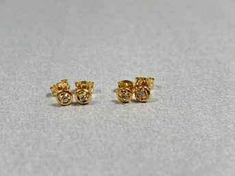 2 Pairs Of Small Gold Tone Stud Earrings With Center Stone