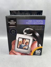 Sharper Image: USB 2.0 Digital Photo Frame Keychain