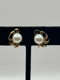 14k Gold And Pearl Screw On Earrings