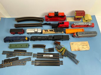 Lot Of Atlas Model Railroad Track With 4 Engines 8 Cars And Outbuildings.