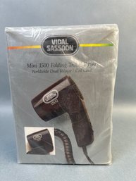 Vidal Sassoon Mini 1500 Folding Hair Dryer.
