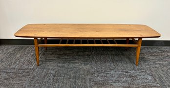 Lane Walnut Mid Century Coffee Table: Model 991-01