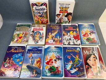 Lot Of 12 VHS Childrens Movies.