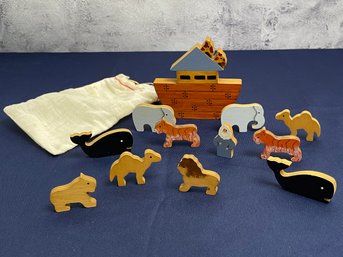 VTG Preowned Noahs Ark Wooden Boat And Figure Set