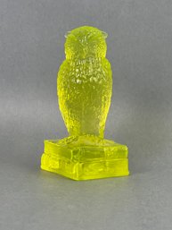 Degenhart Glass Figurine Wise Ole Owl On Books Vaseline Color
