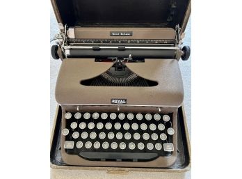 Royal Quiet Deluxe Vintage Typewriter