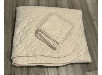King Size Quilt Blanket And Pillow Cases **Local Pickup Only**