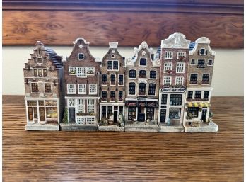 Set Of 6 Wonderworld Holiday Houses **Local Pickup Only**