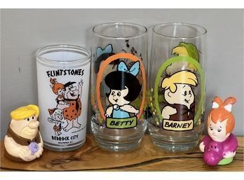 (2) 1986 Flintstone Kids Pizza Hut Drinking Glasses (1) 1973  Hanna-Barbera Flintstone