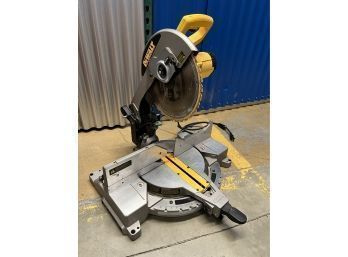 Dewalt DW715 12 Compound Miter Saw